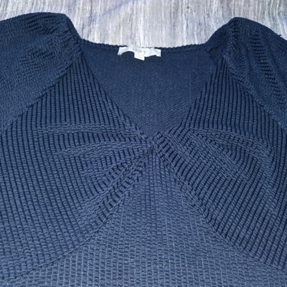 LOFT Navy Blue Seersucker Textured Twist Front Puff Sleeve Top‎ Women's Size L